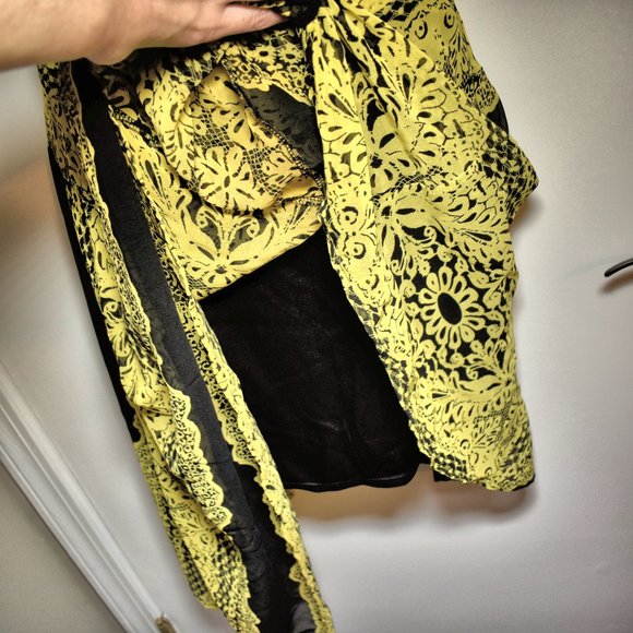 NWOT Forever 21 Assymetrical Black and Yellow Floral Skirt, XS - Picture 5 of 8